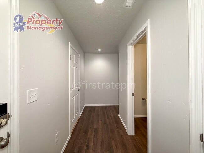 Building Photo - 12705 Dovekie St