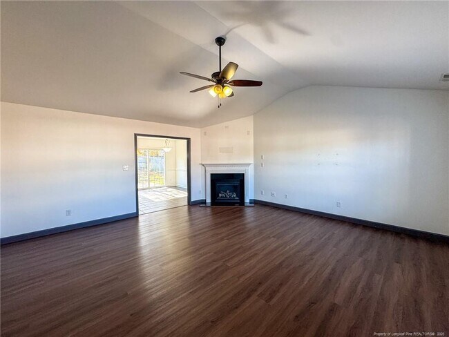 Foto del edificio - 142 Crestwood Ln