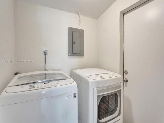 Foto del edificio - 1664 SW 28th Ave