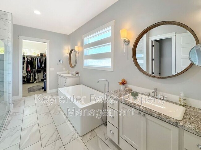 Building Photo - 9216 W Mirror Pond Dr