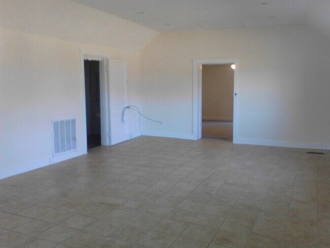 Foto del edificio - 205 N Cedar St