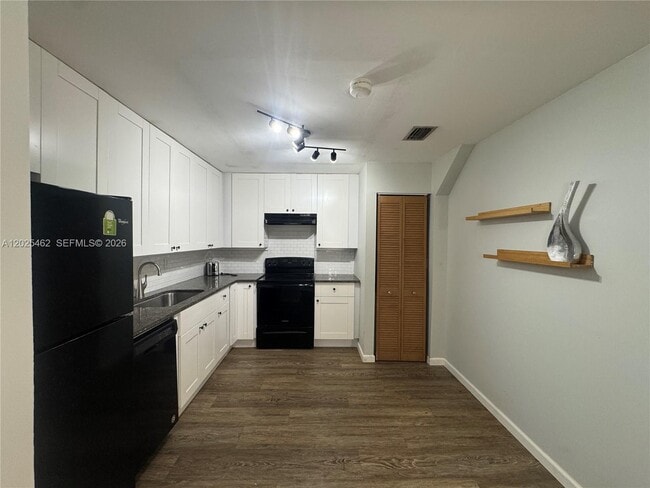 Foto del edificio - 823 NE 19th Ave