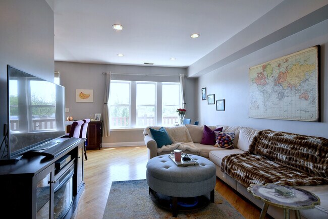Foto del edificio - 3249 W Cullom Ave