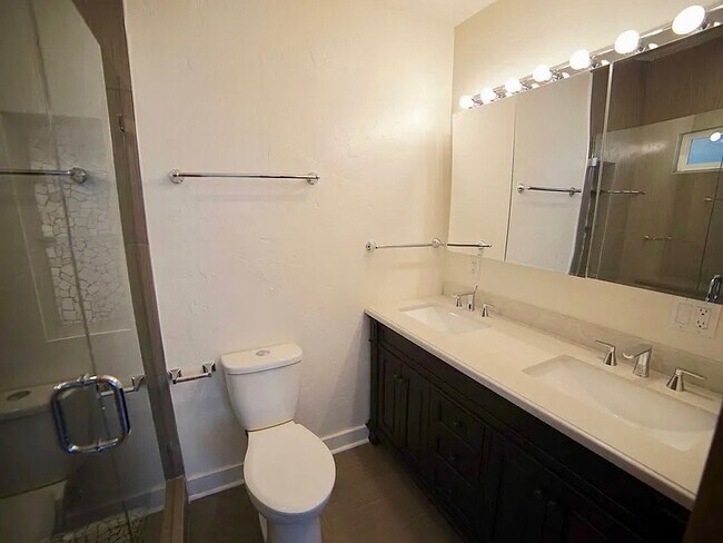 Baño principal. - 3036 E St