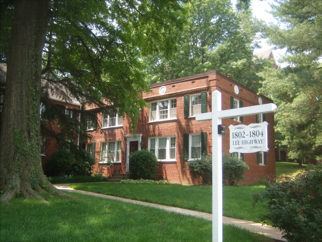 Colonial Village - 1804 Lee Hwy