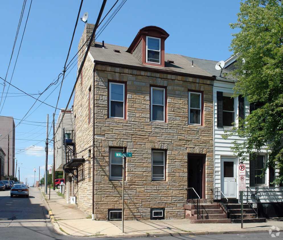 Building Photo - 437 W Walnut St