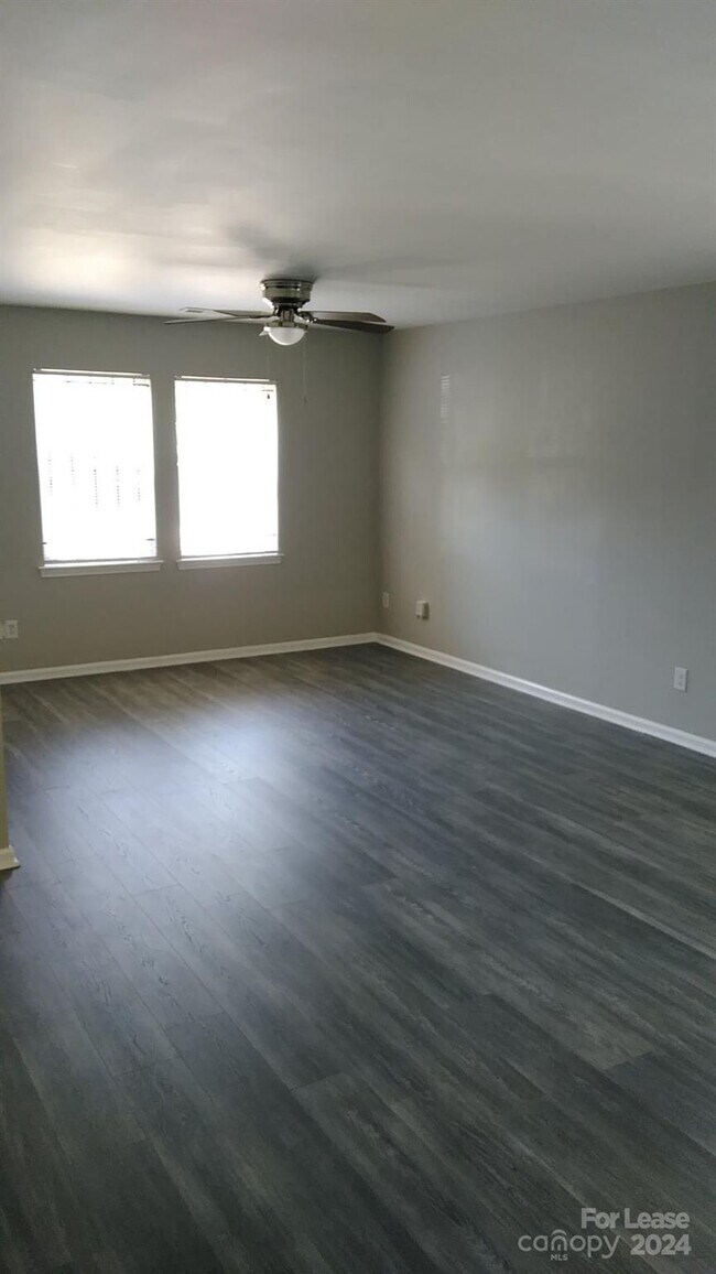 Building Photo - 2518 Pitts Dr
