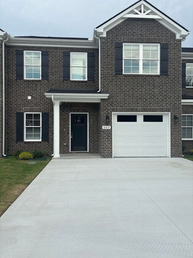 Foto del edificio - MOVE IN SPECIAL! - BRAND NEW 4 Bedroom Townhome in Shelbyville!