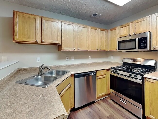 Photo - 740 Avening Ct (Alpharetta, GA) House