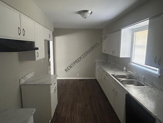 Building Photo - 101 W 31st St