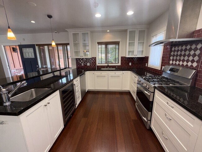 Foto del edificio - 2746 N Kenneth Rd