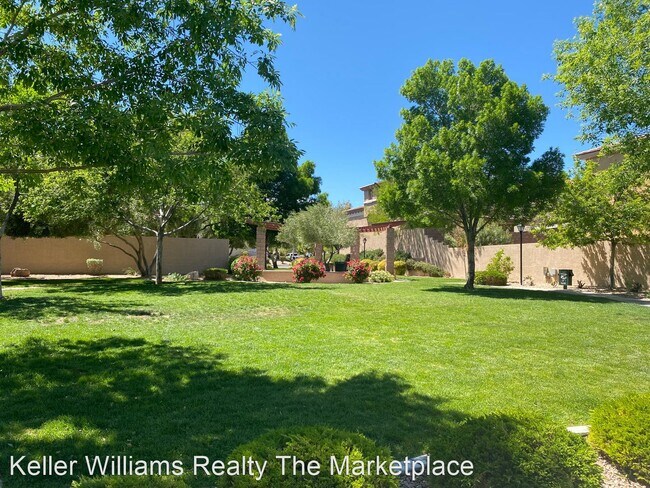 Foto del edificio - 3 br, 2.5 bath House - 11752 Del Sur Avenue