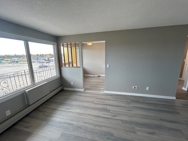 Photo du bâtiment - 443-443 Lorne St N