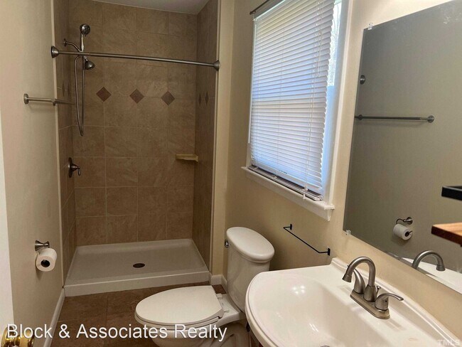 Foto del edificio - 3 br, 2 bath House - 207 W Boundary Street