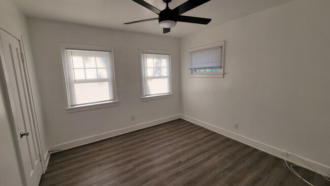 Foto del edificio - 1276 W 89th St