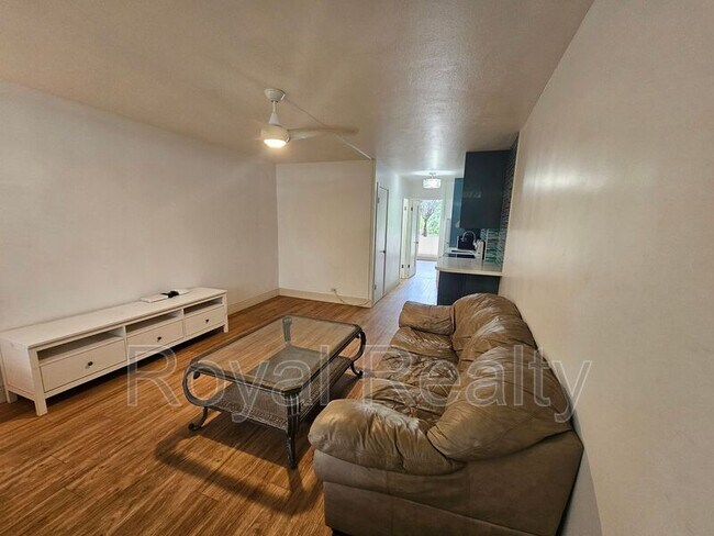 Building Photo - 425 Ena Rd