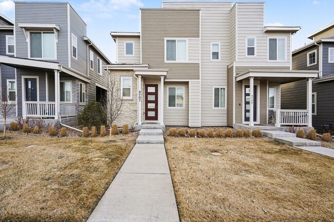 Photo - Available April 2026! 2 bed 2.5 bath townhouse!