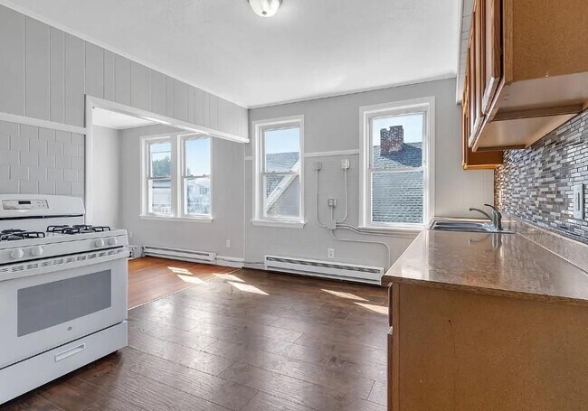 Building Photo - 109 Pocasset Ave