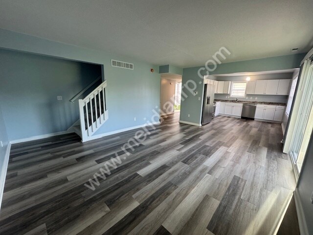 Building Photo - 1131 E Lewis St
