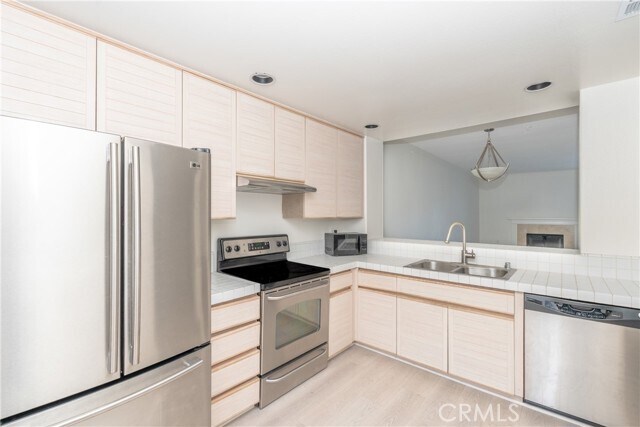 Building Photo - 2253 Martin