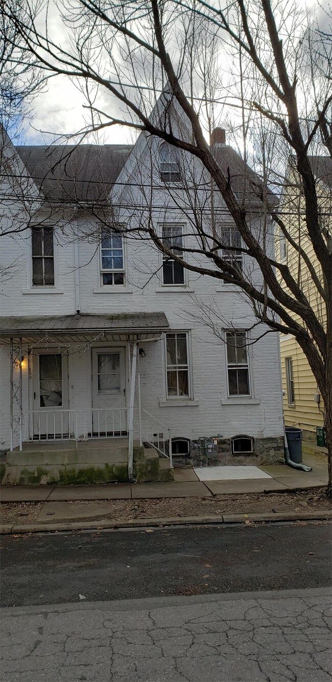 Building Photo - 211 W Fairview St