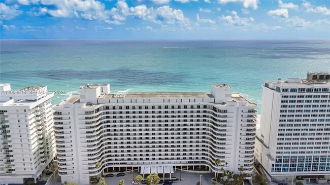 Foto del edificio - 5555 Collins Ave