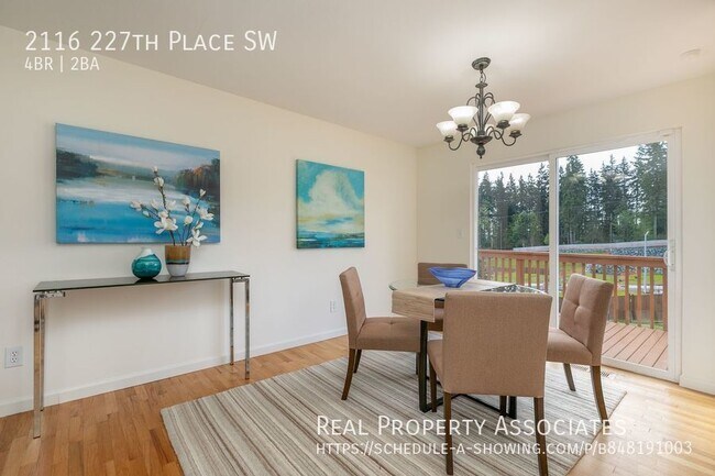 Building Photo - 4 Bed Family Home in Brier with Second Liv...