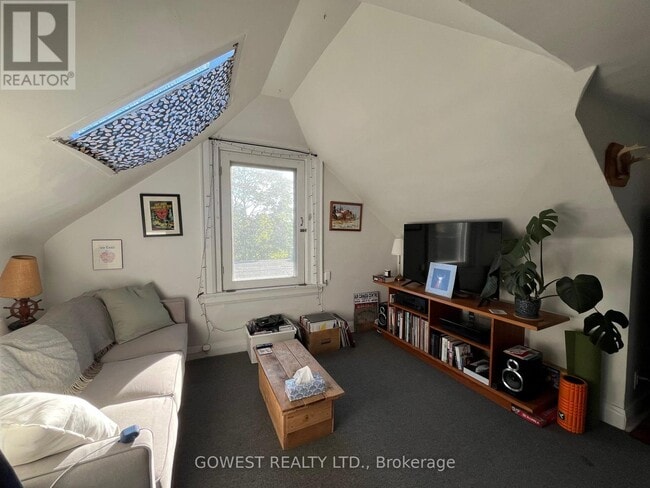 Building Photo - 312-312 Quebec Ave