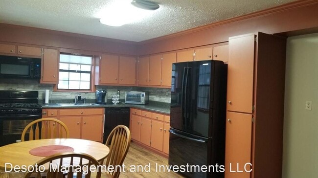 Building Photo - 4 br, 2 bath House - 766 Thunderbird S