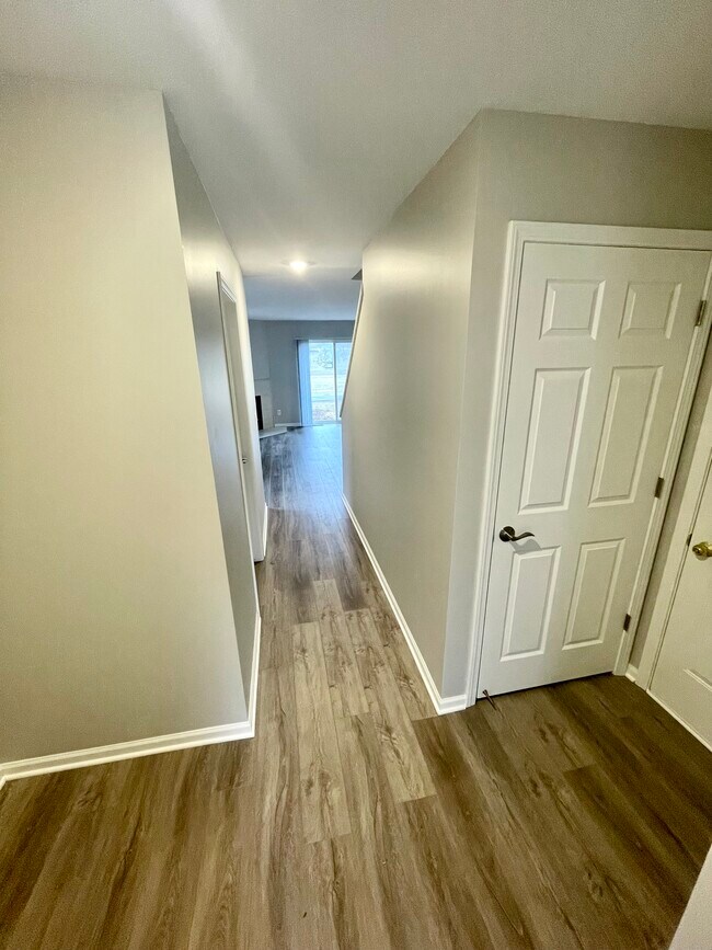 Building Photo - 15280 Arno Dr