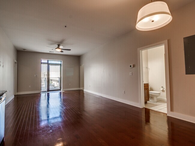 Foto del edificio - 444 N Central Ave