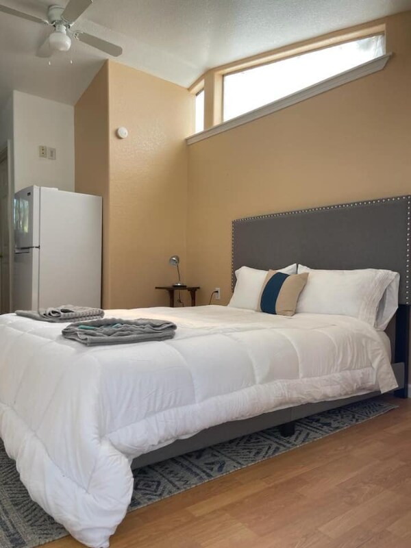 Foto del edificio - 3345 Lakeshore Blvd