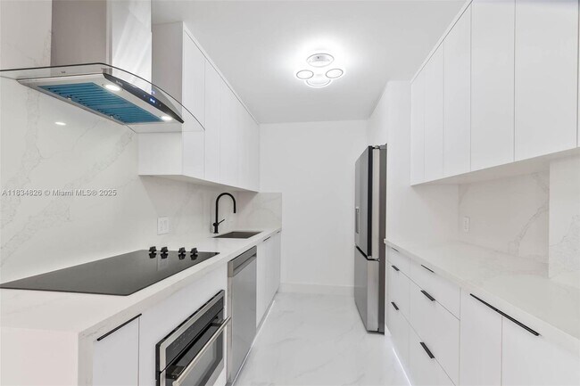 Foto del edificio - 20335 W Country Club Dr