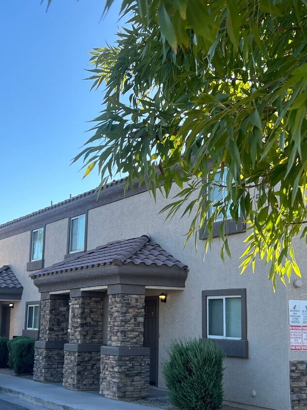 Two Bedroom / I17 Freeway Access - Two Bedroom / I17 Freeway Access