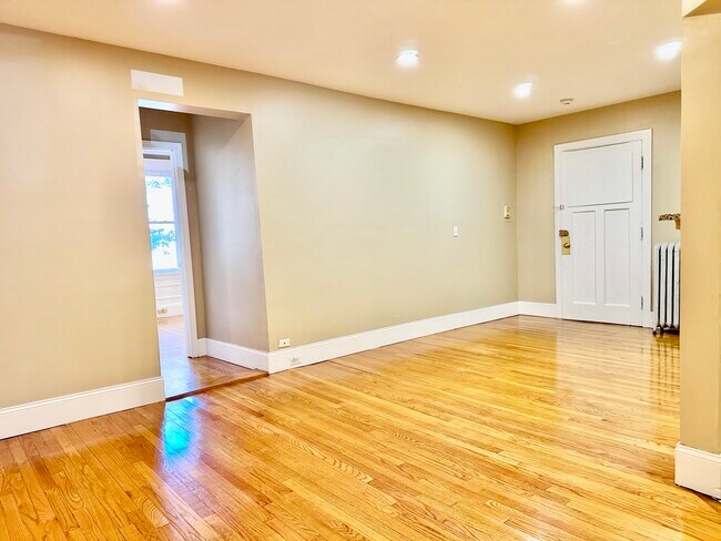 Building Photo - 72 Egmont St