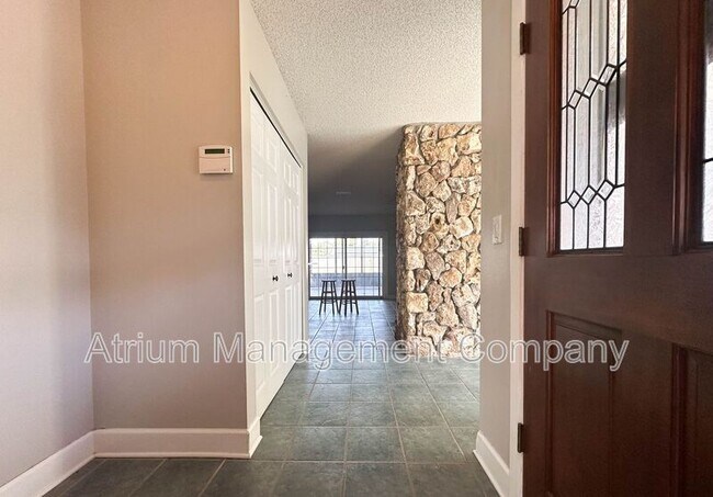Foto del edificio - 105 Brierwood Dr