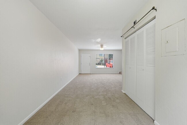 Foto del edificio - Southfork Oaks Condo