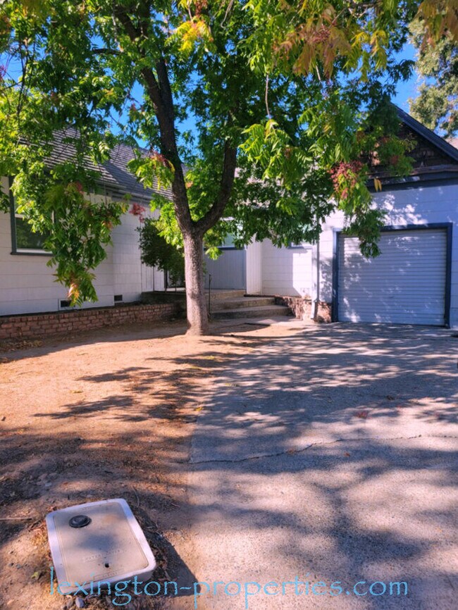 Building Photo - Beautiful, Unique and Updated, 2BD/1BA, Ho...