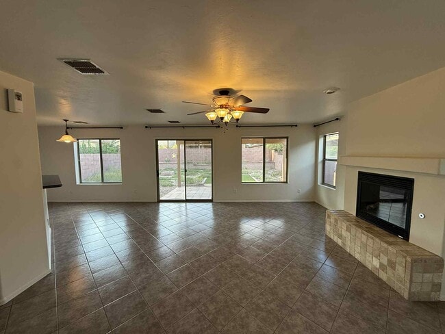 Building Photo - 640 W Emerald Key Dr