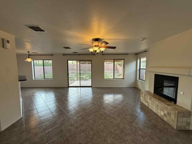 Foto del edificio - 640 W Emerald Key Dr