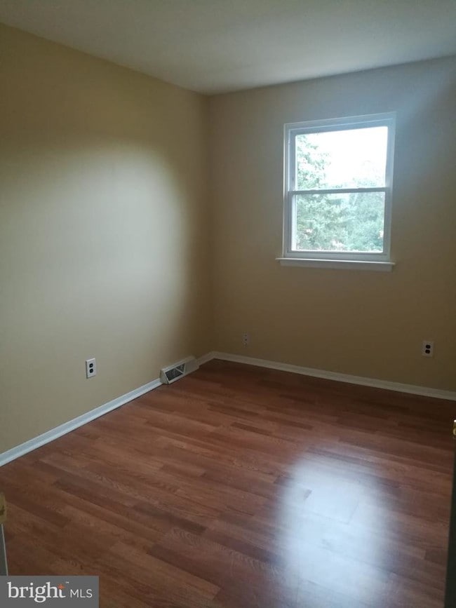 Building Photo - 1050 Bayless Pl