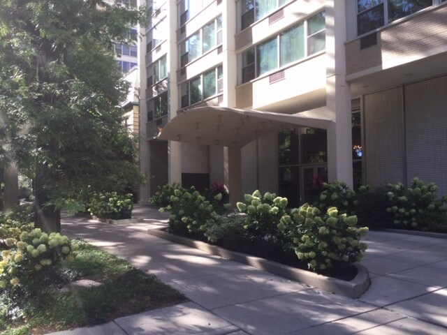 Main Entrance - 336 W Wellington Ave