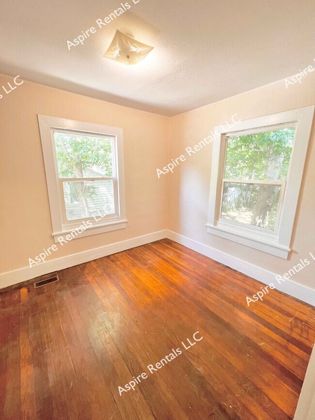 Building Photo - 420 Alexander Ave