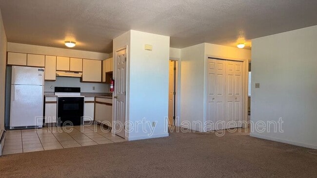 Building Photo - 210 E Palmer Lake Dr