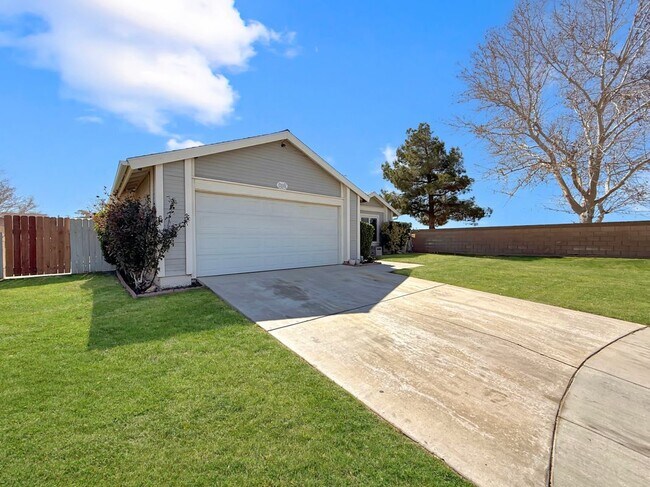 Building Photo - 2500 Topaz Ln