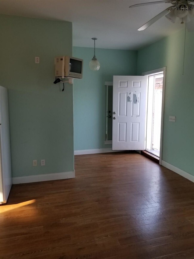 Foto del edificio - 911 Van Buren St