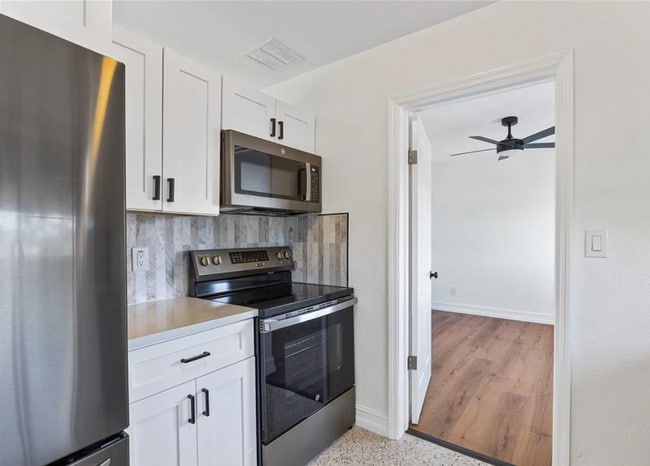 Building Photo - 4869 Venetian Blvd NE