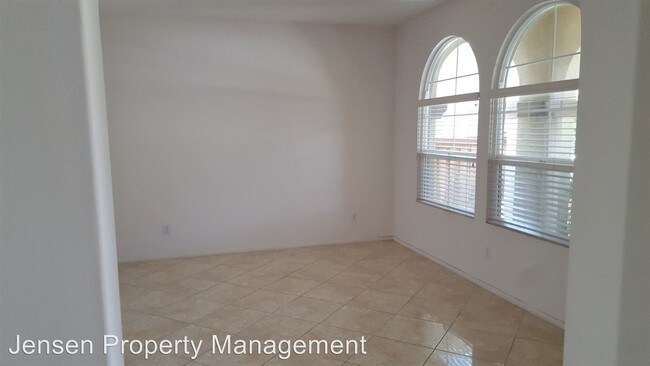 Building Photo - 43871 Via Montalban