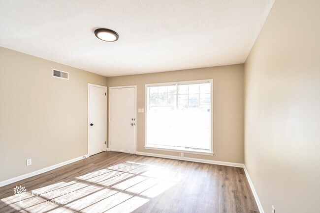 Foto del edificio - 4859 Gill Rd