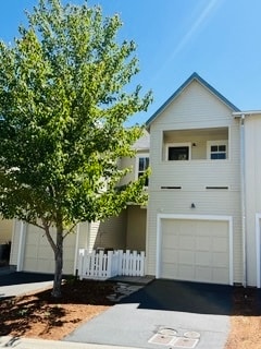 Building Photo - 515 G St